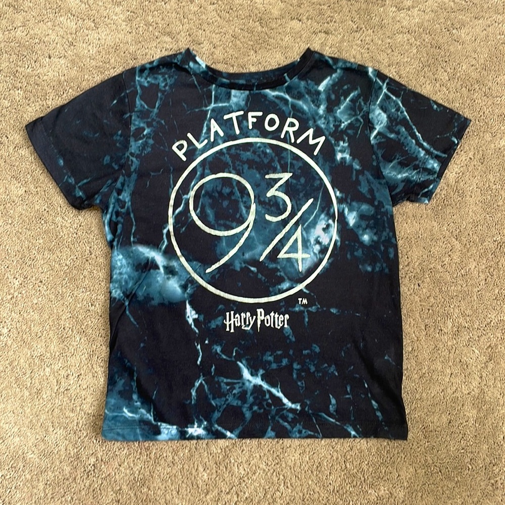 Harry Potter tee.